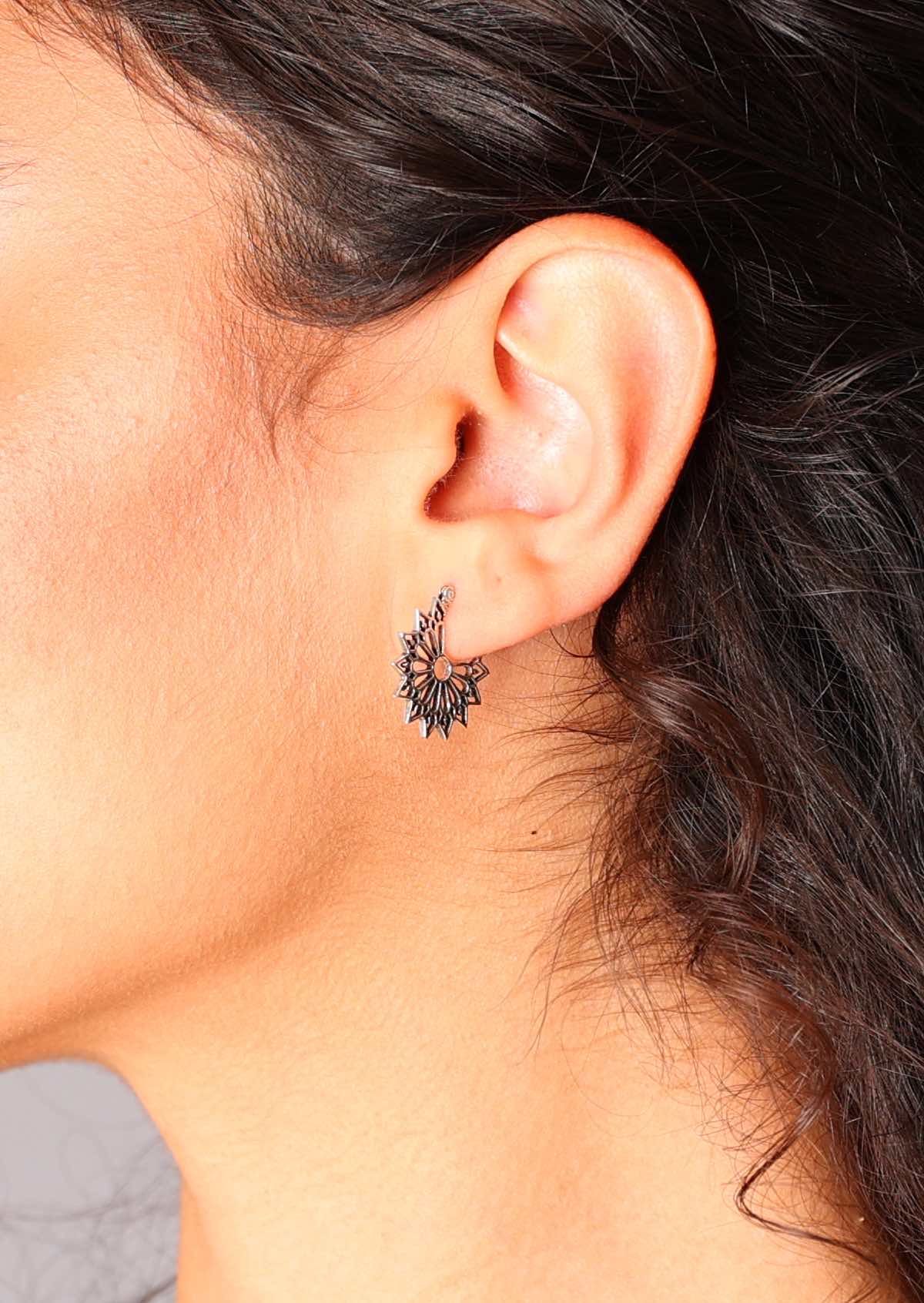 Sweet silver earrings with a deco starburst design