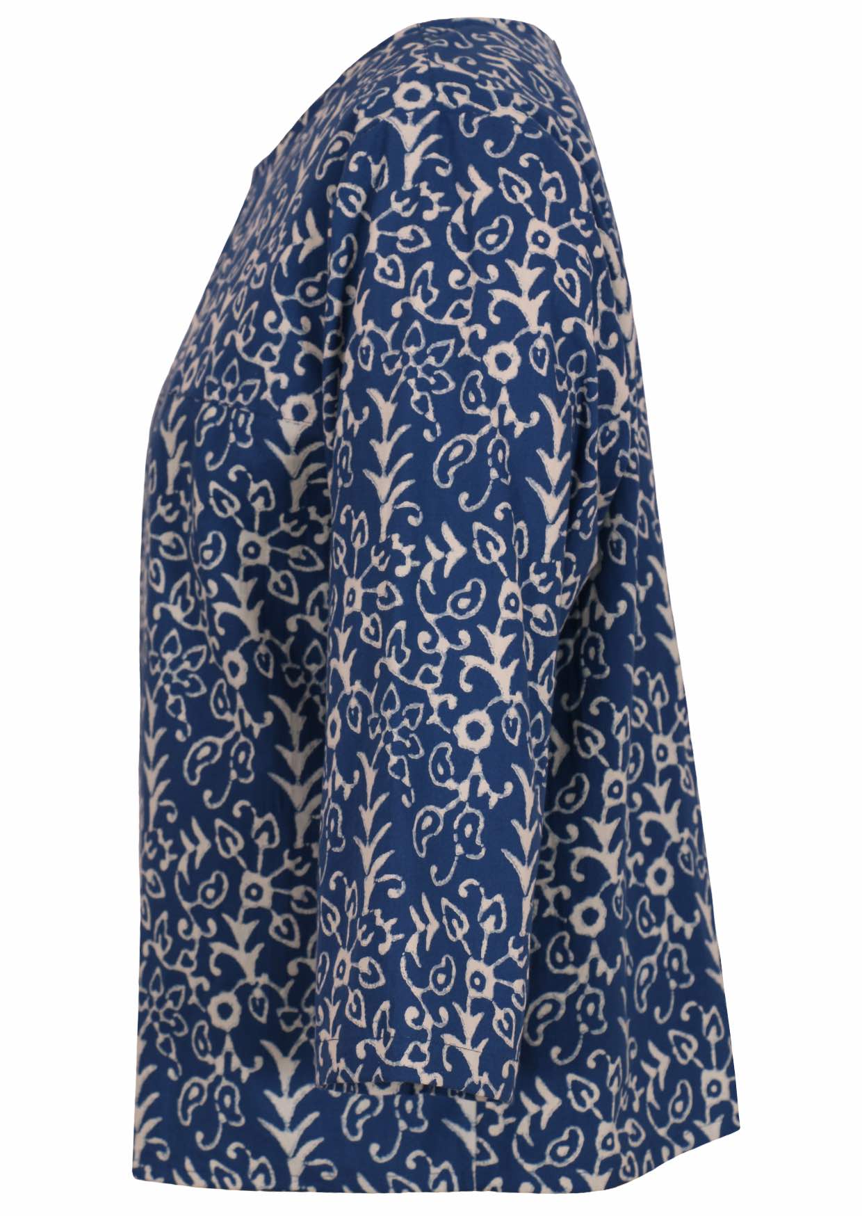Side mannequin photo of cotton 3/4 sleeve boxy top with navy blue base and off white floral print