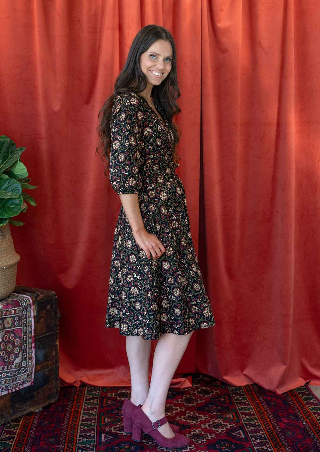 Model wearing a 100% cotton over the knee length dress forming V neckline. Has a flowy skirt, pockets and 3/4 sleeves.
