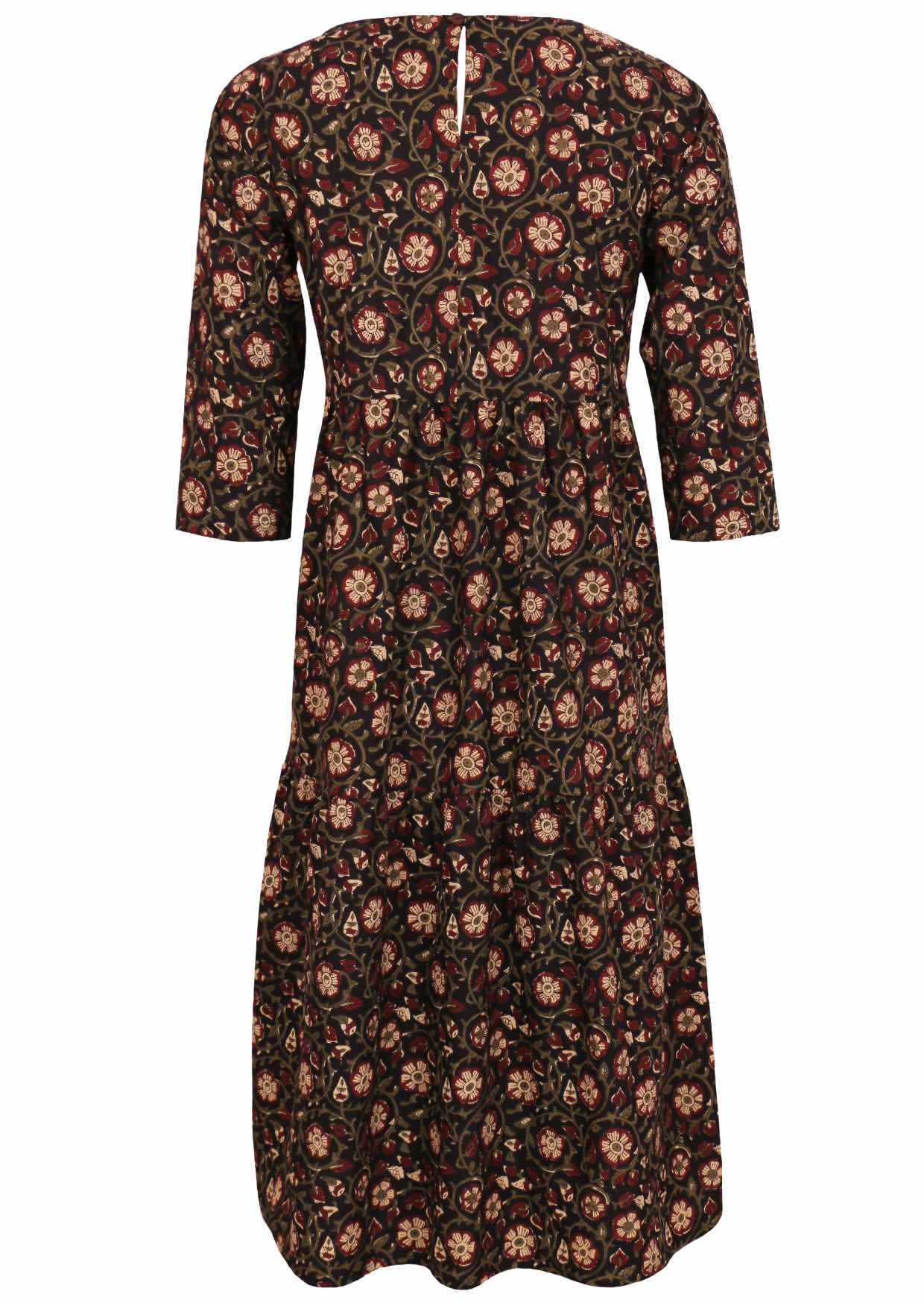 100% cotton maxi dress with black base, keyhole button closure and 3/4 sleeves.