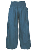 Mannequin back of pants.