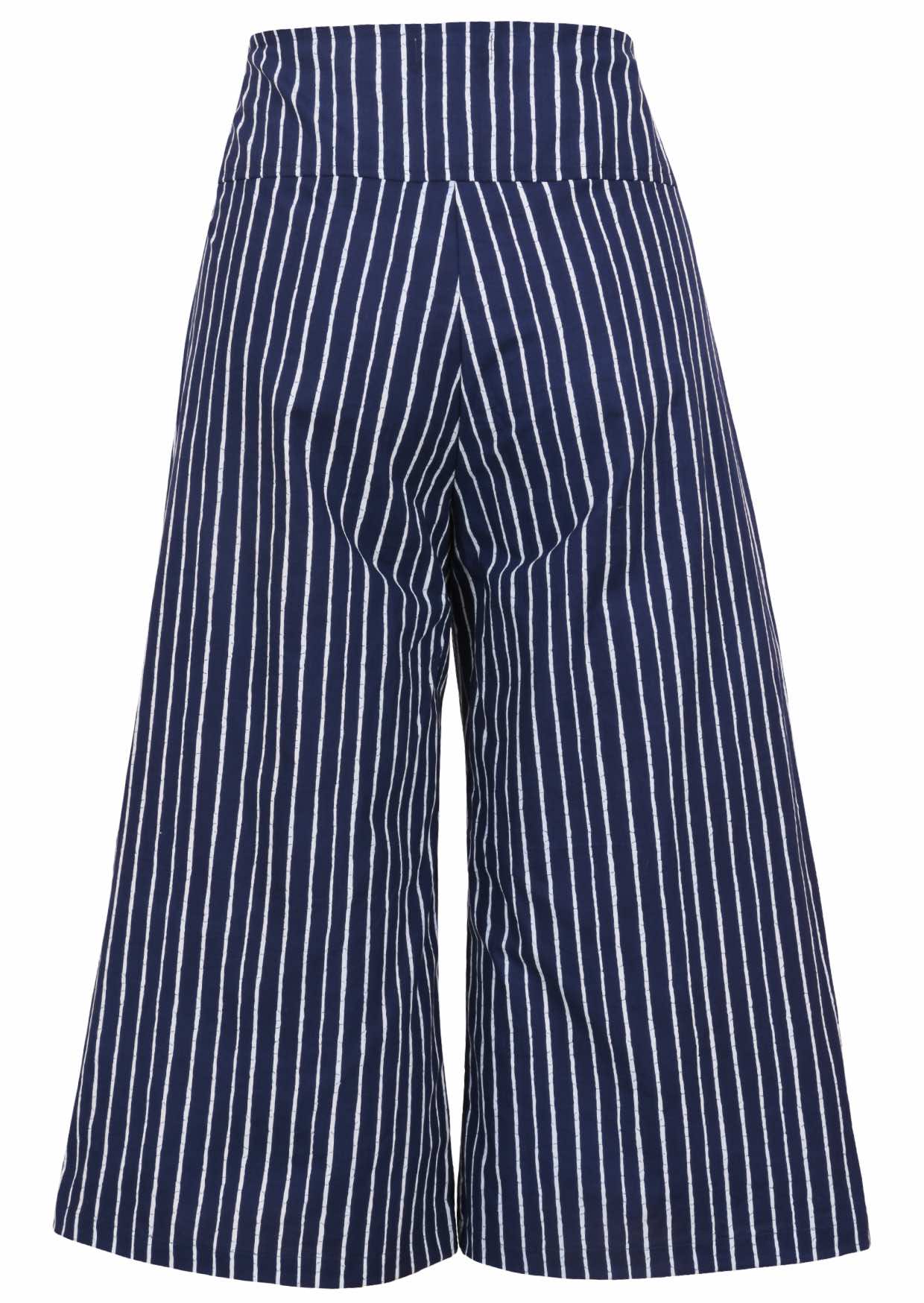 Back view of cotton wide leg printed pants in 3/4 length with pockets and side zipper