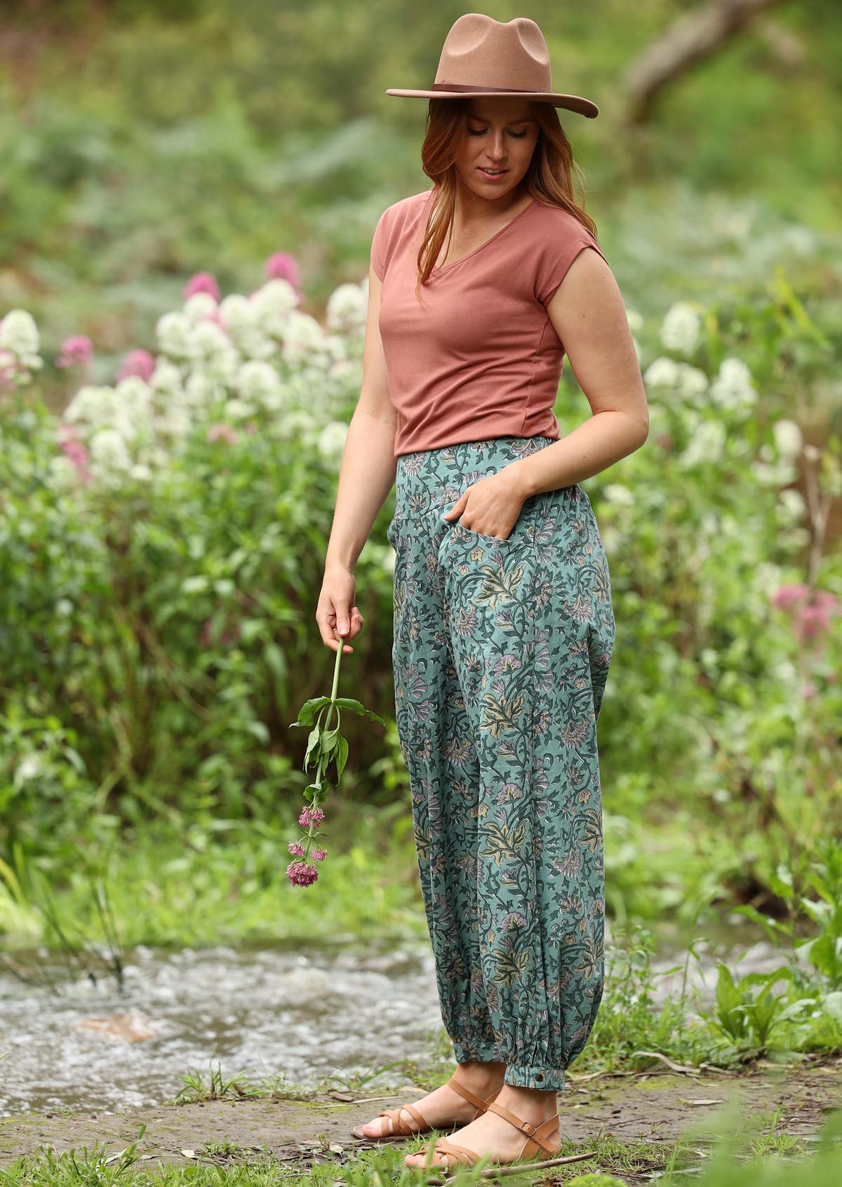 Green floral women's pant with pockets and cuffed ankles