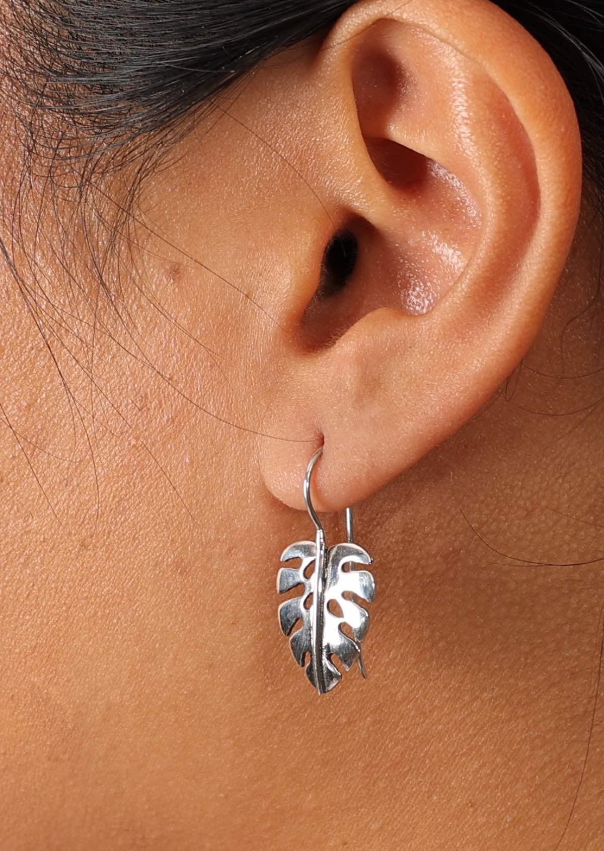 925 silver fixed hook earrings with stylish Monstera leaf design