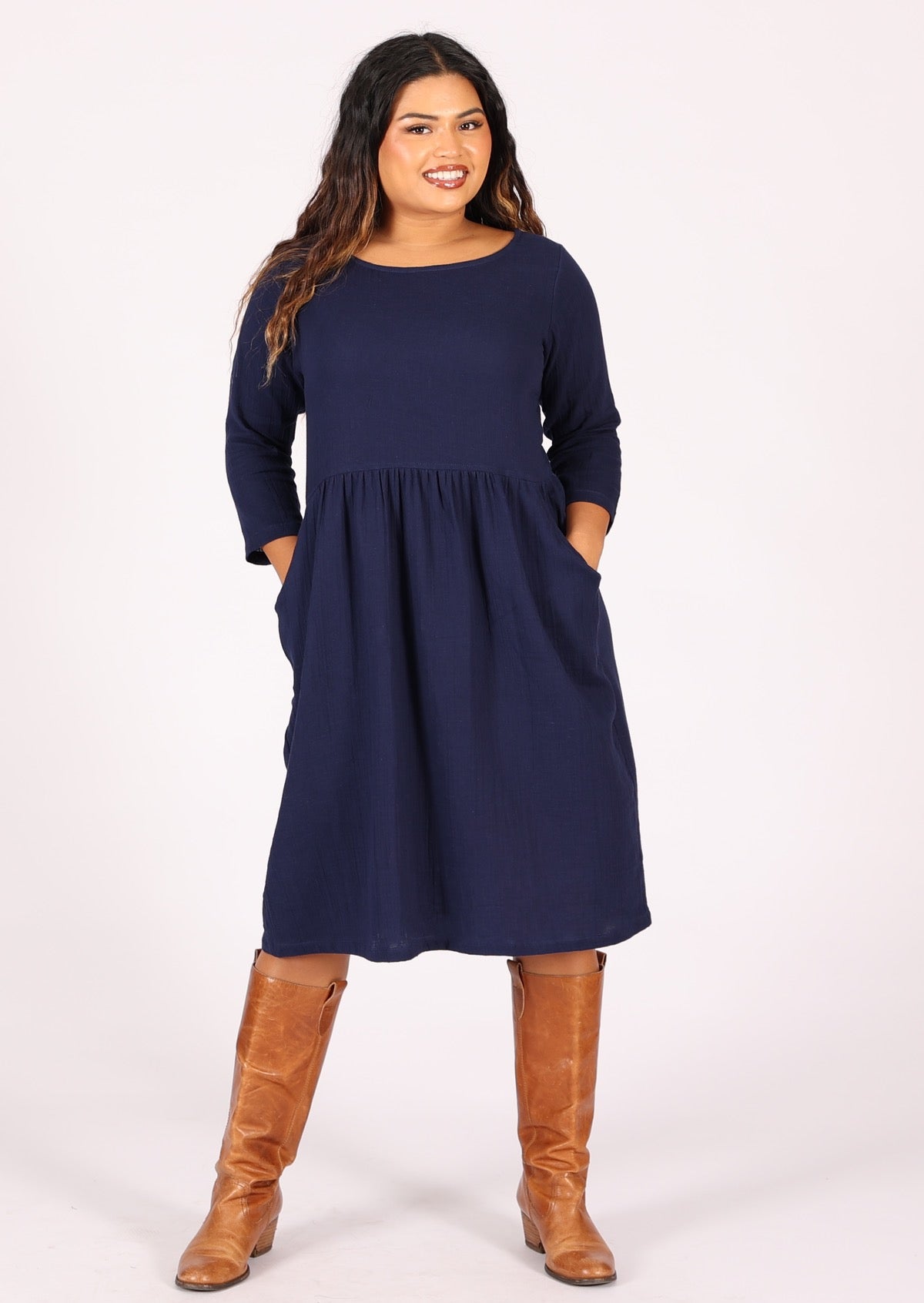 Over the knee cotton gauze dress with pockets and round neckline