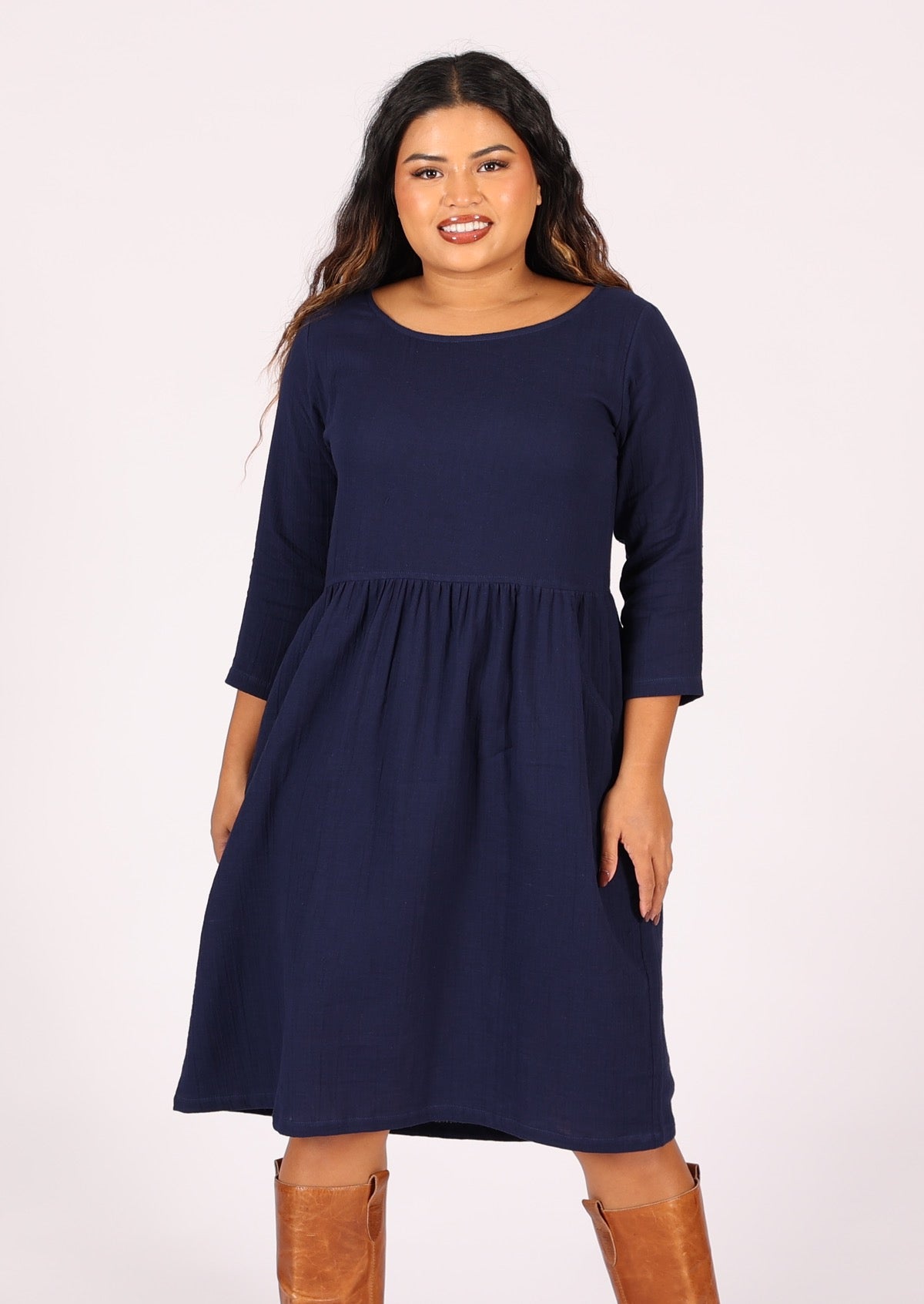 Cotton gauze dress with wide round neckline and 3/4 sleeves and relaxed fit waistline