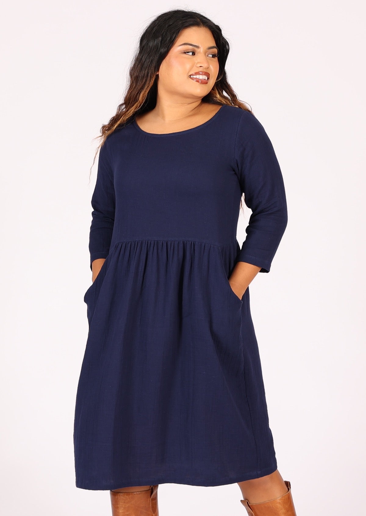 Double layer of cotton gauze dress with round neckline and pockets