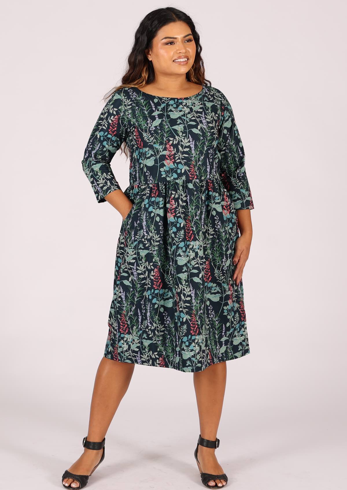 Cotton over the knee dress with relaxed fit waistband and 3/4 sleeves