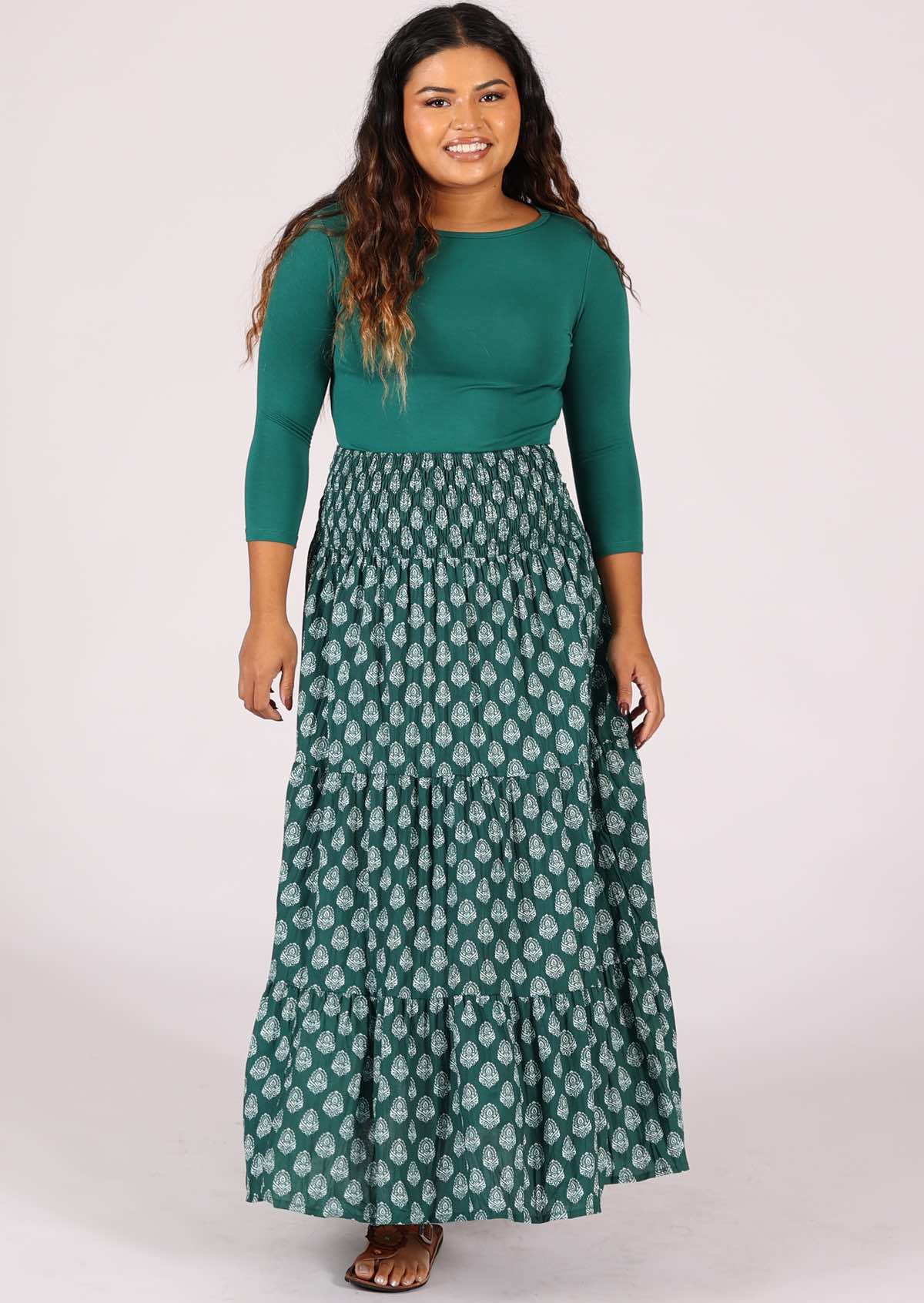 Dark green maxi skirt outfit hotsell