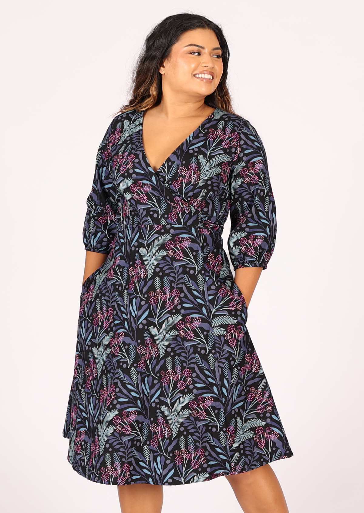 Cotton wrap dress with V-neckline and pockets