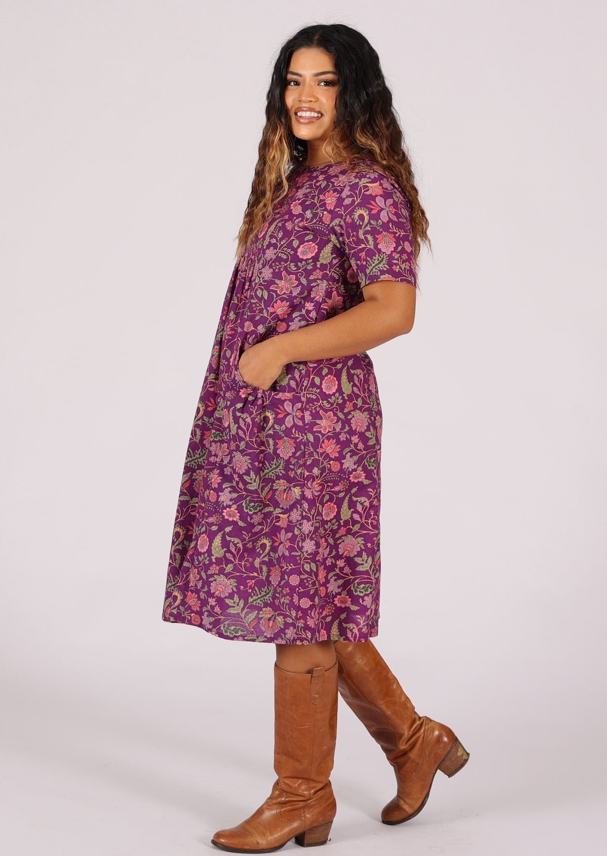 Cotton dress with empire waistline with gathers under the bodice and pockets