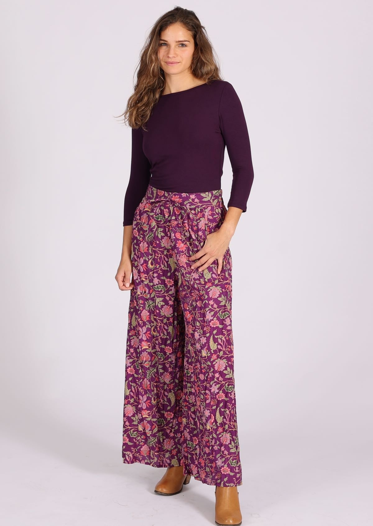 Lightweight cotton wide leg pants with drawstring and pockets