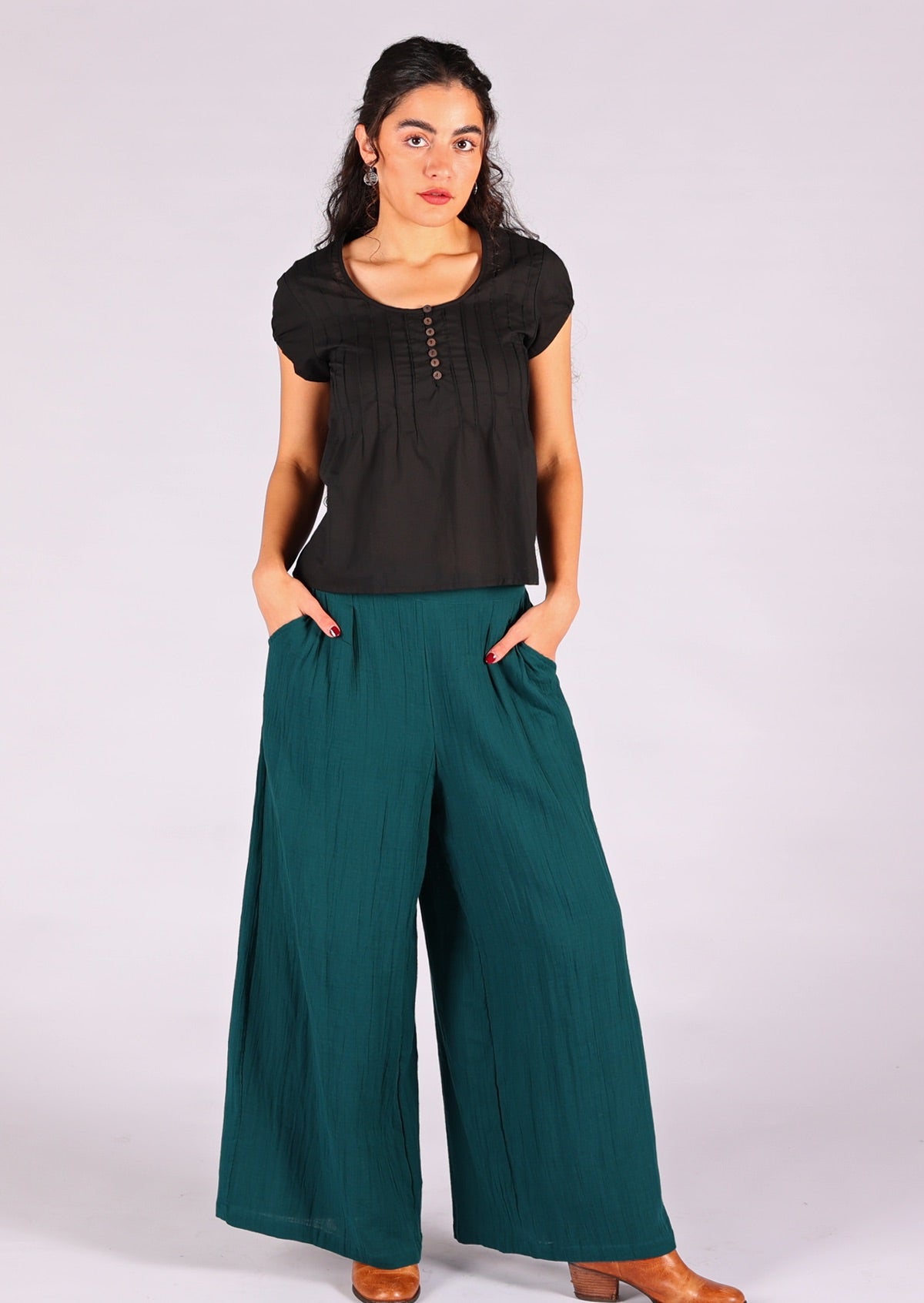 Super comfortable double cotton pants with wide leg and pockets
