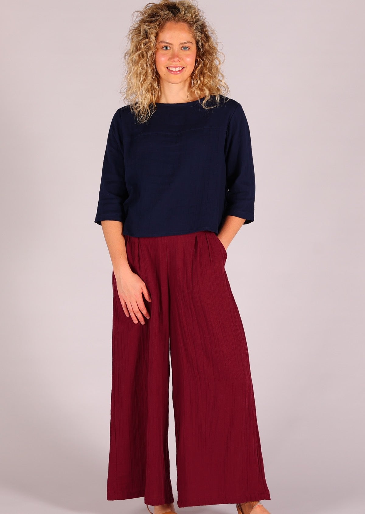 Wide leg double cotton pants with pockets in deep red
