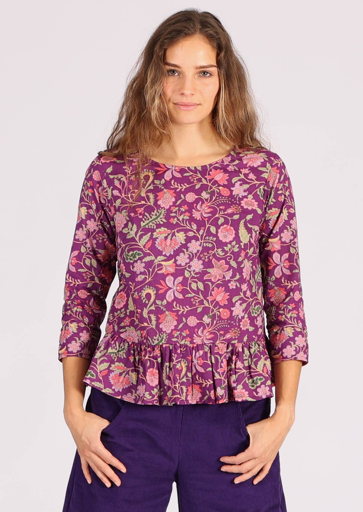 Simple sophistication in this floral print peplum cotton top