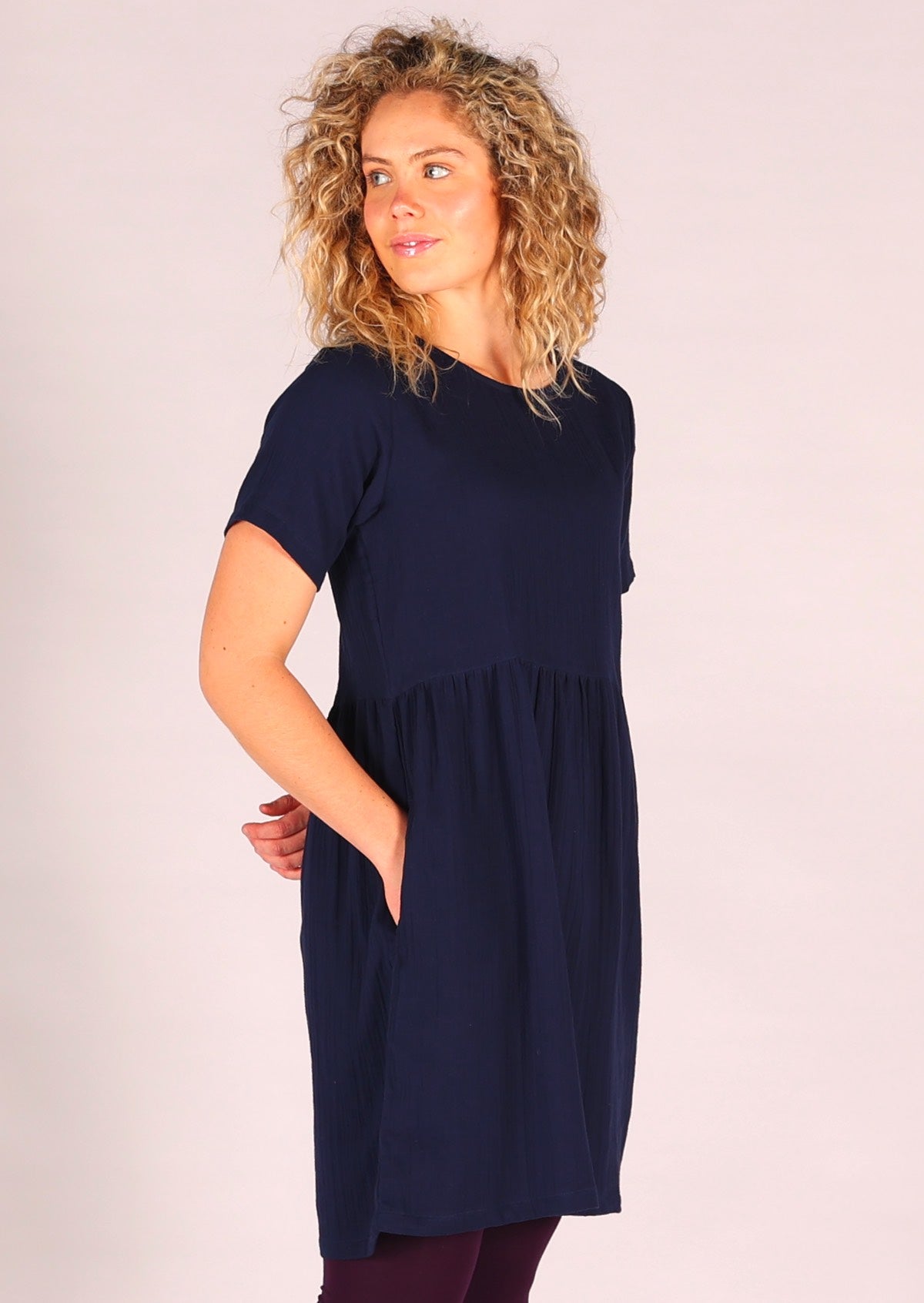 Relaxed fit cotton gauze dress in dark blue with hidden side pockets