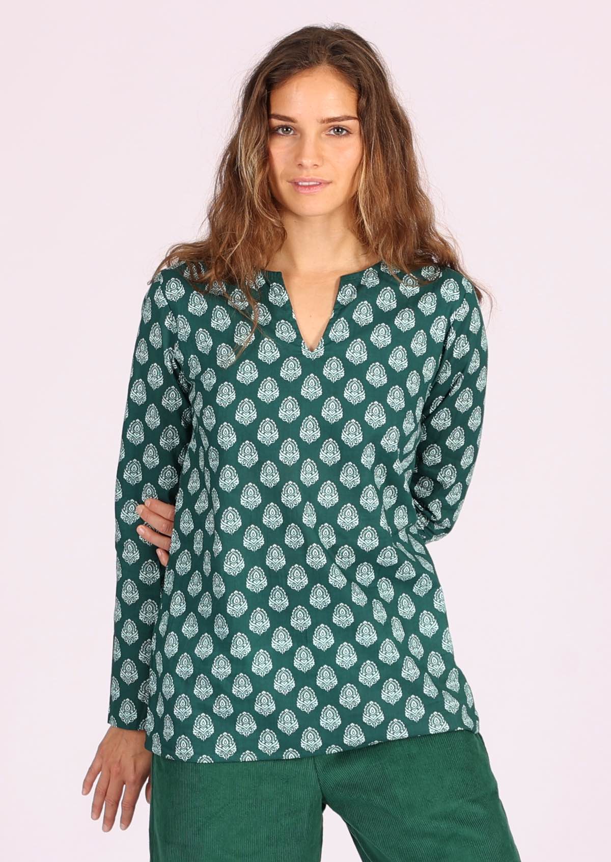 Round neck with V cutout is a stylish feature of this cotton long sleeve top