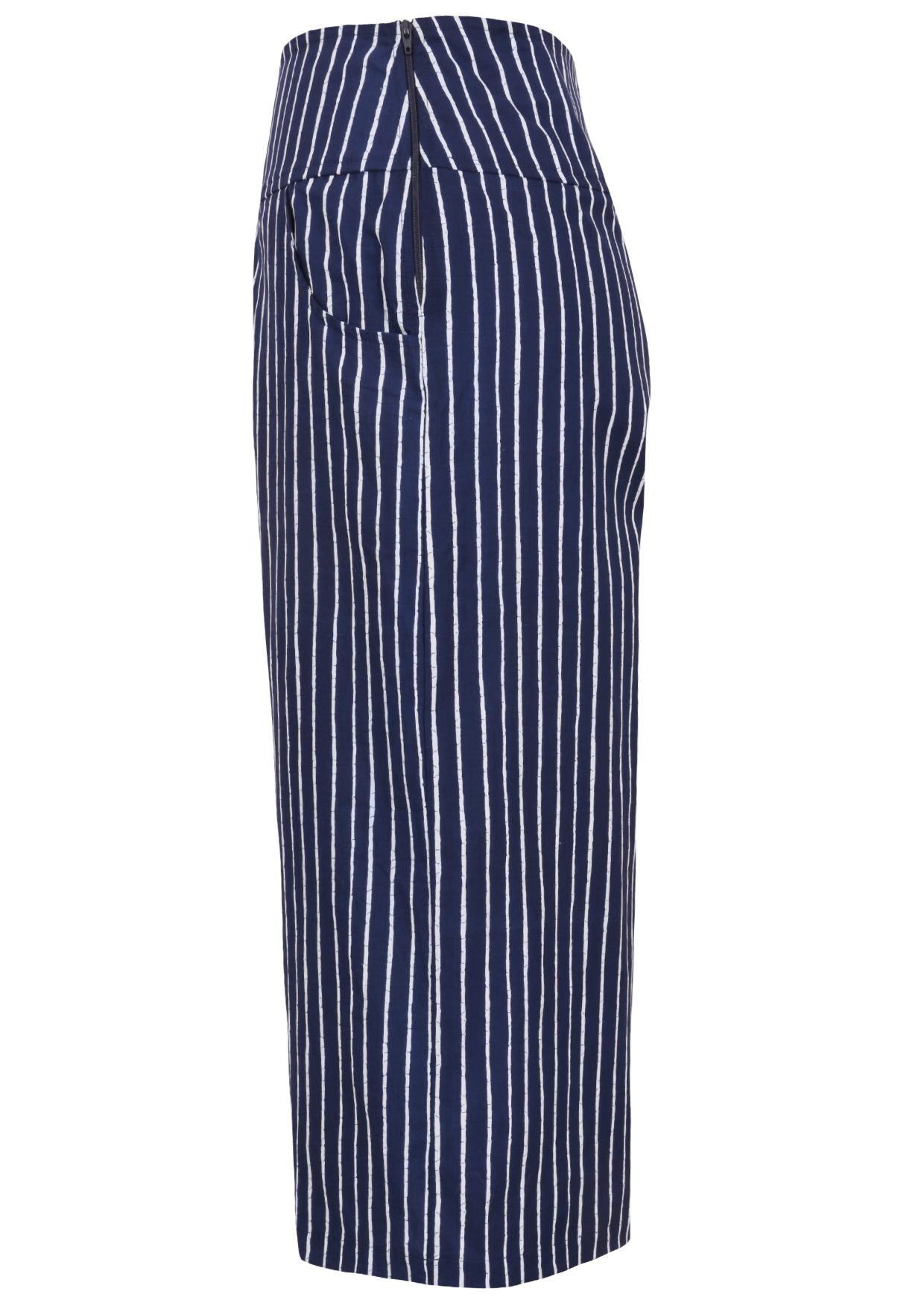 Side view of navy blue print wide leg cotton pants with 3/4 length, pockets and side zipper