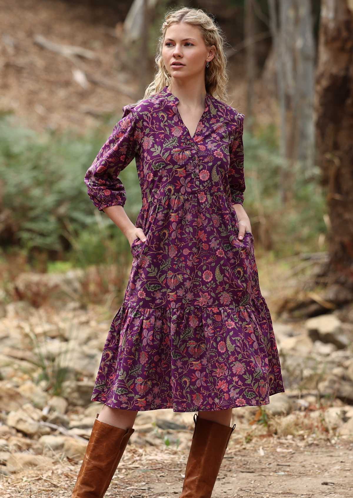 Cotton midi dress with 3/4 sleeves, buttoned bodice and pockets