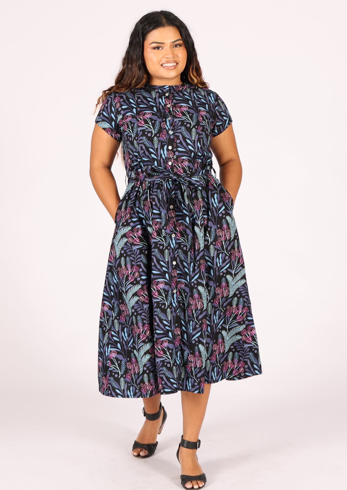 Cotton retro shin length dress with cap sleeves and hidden side pockets