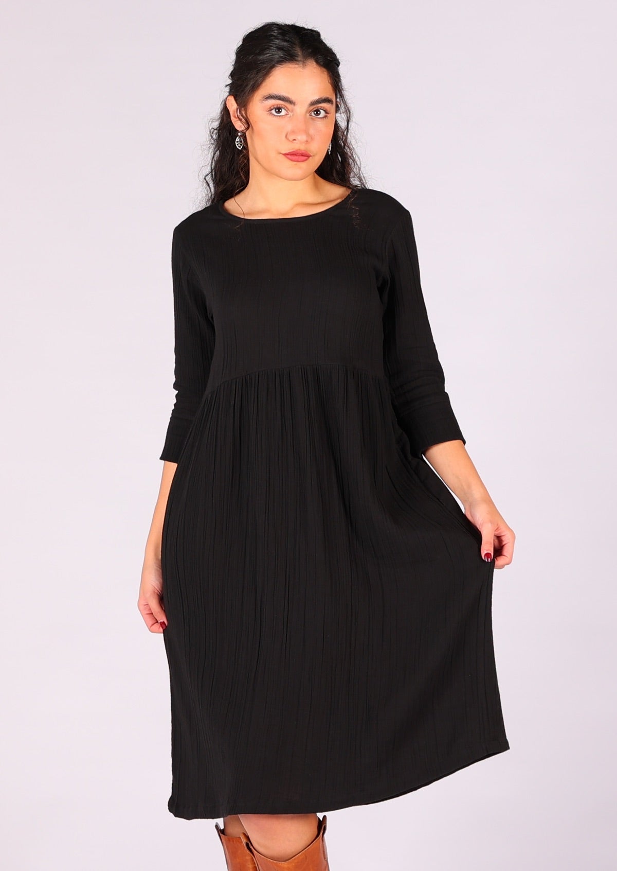 Model wears relaxed fit double cotton black dress with 3/4 sleeves