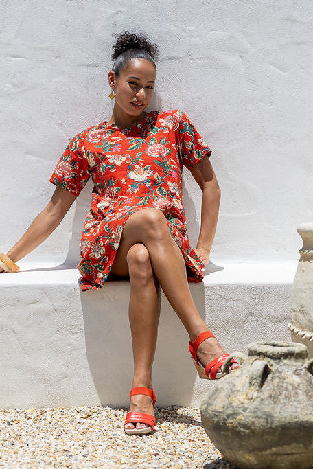 Woman 100% cotton red floral relaxed fit dress with round neckline and short sleeves.