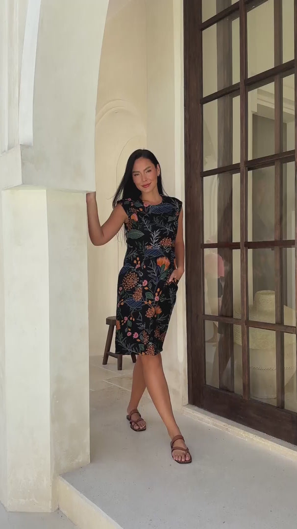 Kari Dress Queen Protea video