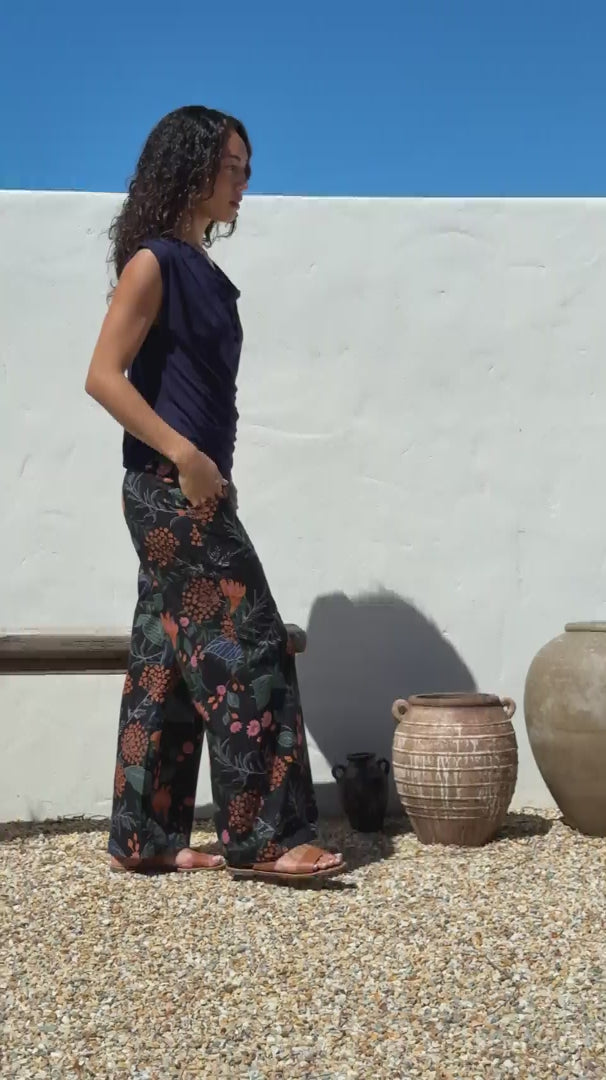 Remi Pant Queen Protea video