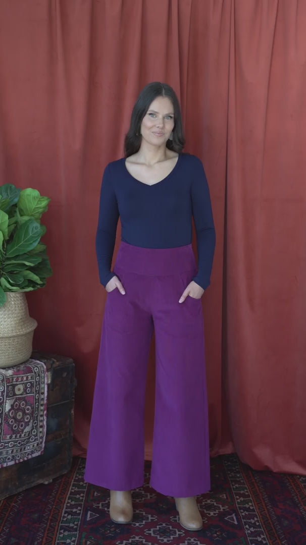Long Sleeve Stretch V-neck Top Navy Blue video