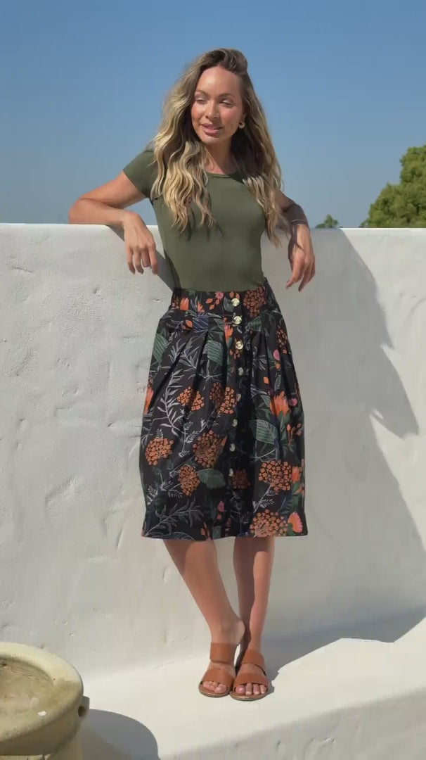 Ruby Skirt Queen Protea video