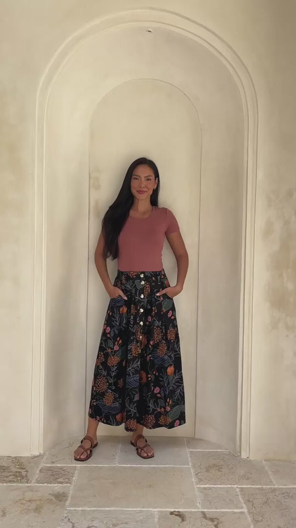 Cora Skirt Queen Protea video