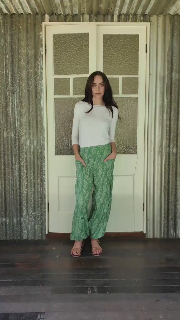 Pilot Pants Leaf video